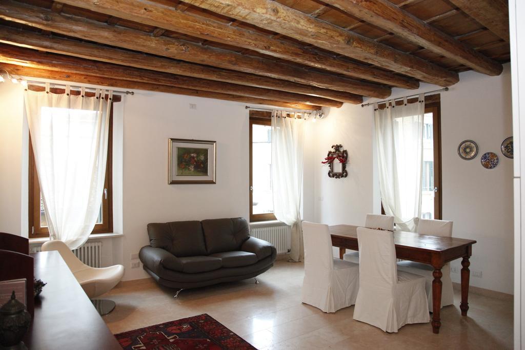Centre 2 Bedroom Flat 베로나 외부 사진