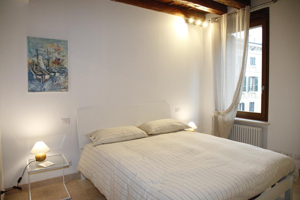 Centre 2 Bedroom Flat 베로나 외부 사진